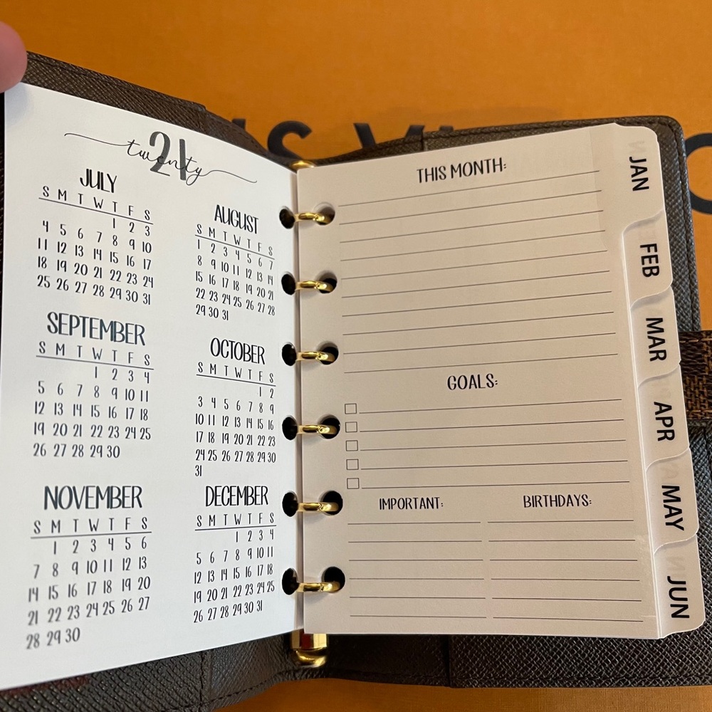 FIT Louis Vuitton Agendas 2024 Calendar-ALL SIZES: PM, MM & GM AVAILABLE - Picture 9 of 13